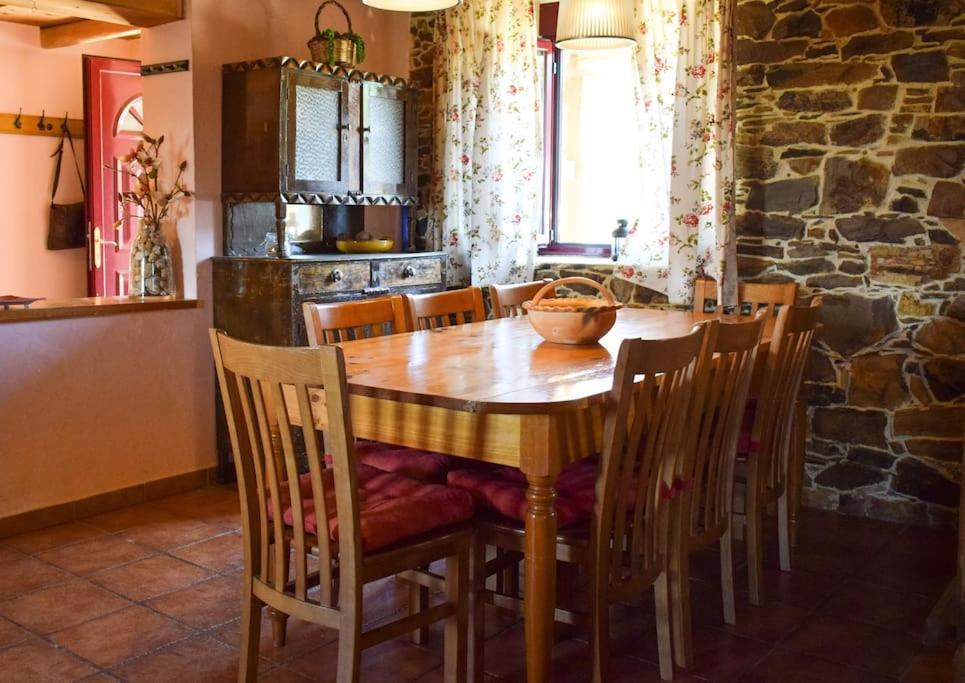 Casa Rural Tozolosolobos Otero de Bodos Eksteriør billede